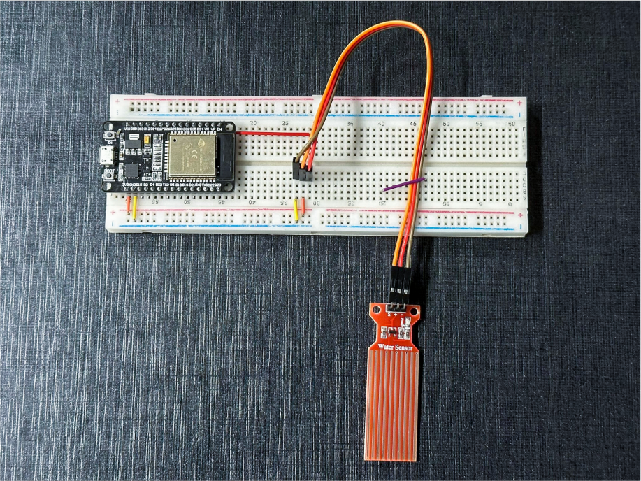 ESP32 water leak sensor breadboard