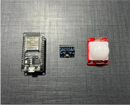 Collision detection using accelerometer and ultrasonic sensor